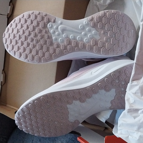 NIKE WOMENS PINK NIKE REVOLUTION 7 - Picture 2 of 8